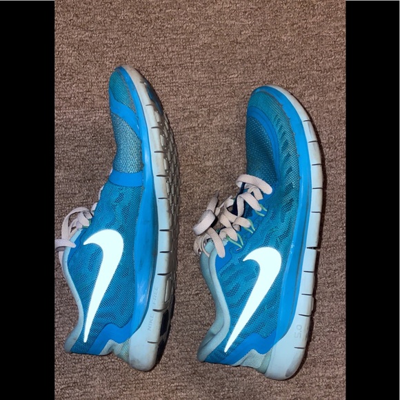 Women’s Nike runners - Picture 1 of 3